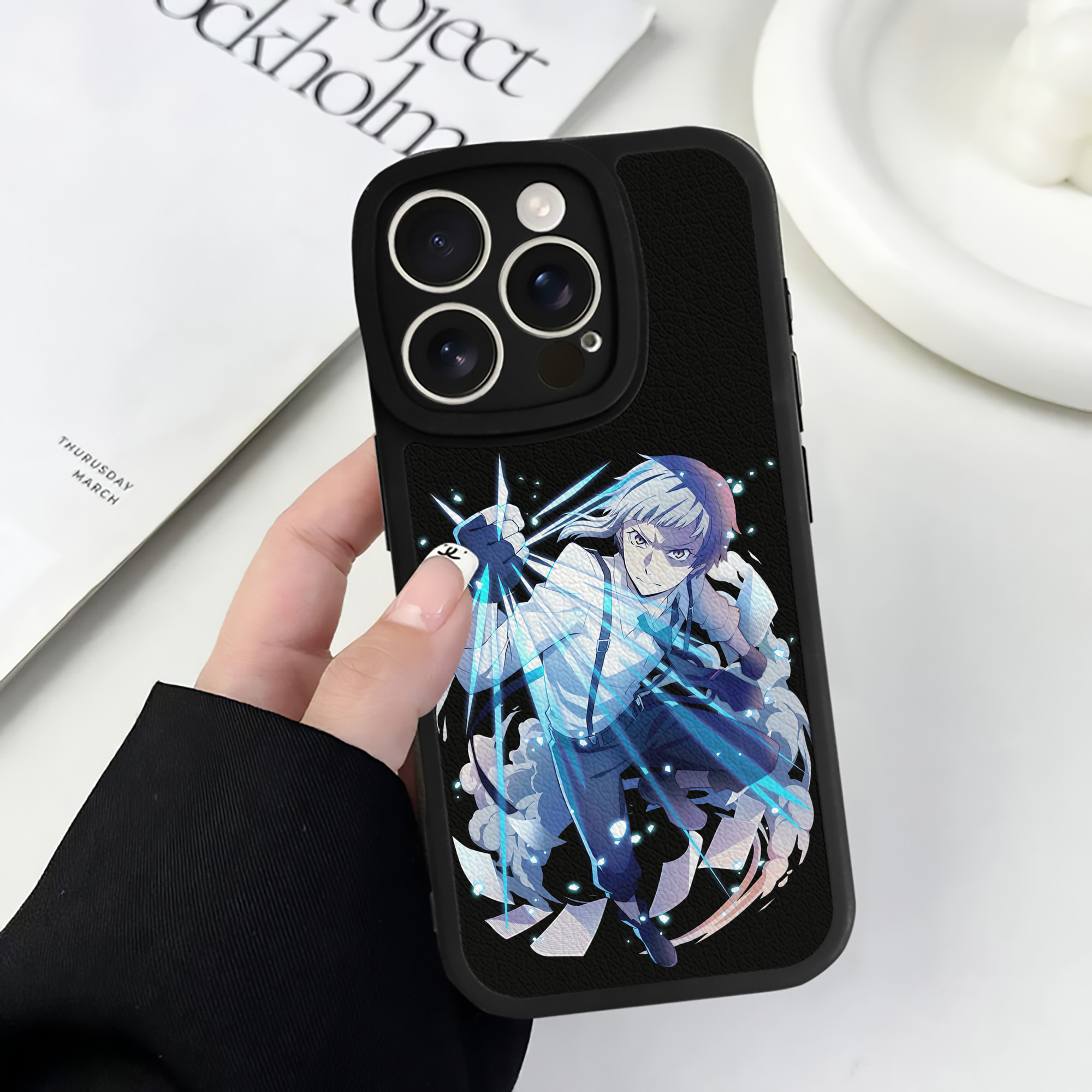 （画像用） 文豪ストレイドッグス Bungo Stray Dogs 【iPhone 16シリーズ対応】シリコンスマホケース（レザー調） 材質：シリコン